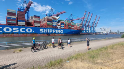 Fahrradgruppe auf Hafen Tour