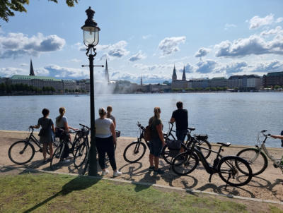 Blick auf die Binnenalster Fahrradtour Hamburg